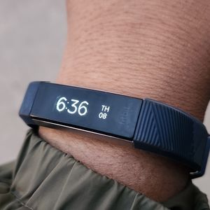 Fitbit Alta HR